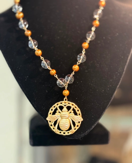 Clear Crystal w/ gold Pearls & Bee Pendant (LJ591)