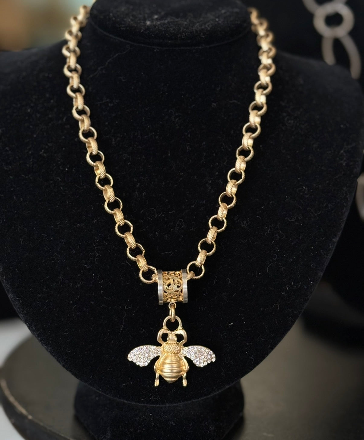 Gold Chain Necklace w/ Crystal Bee Pendant (LJ97)