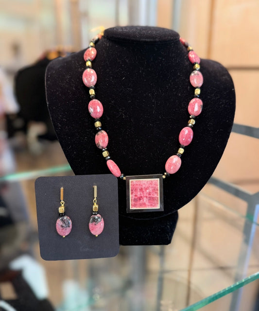 Russian Rhodonite on Gold Post (LJ581)