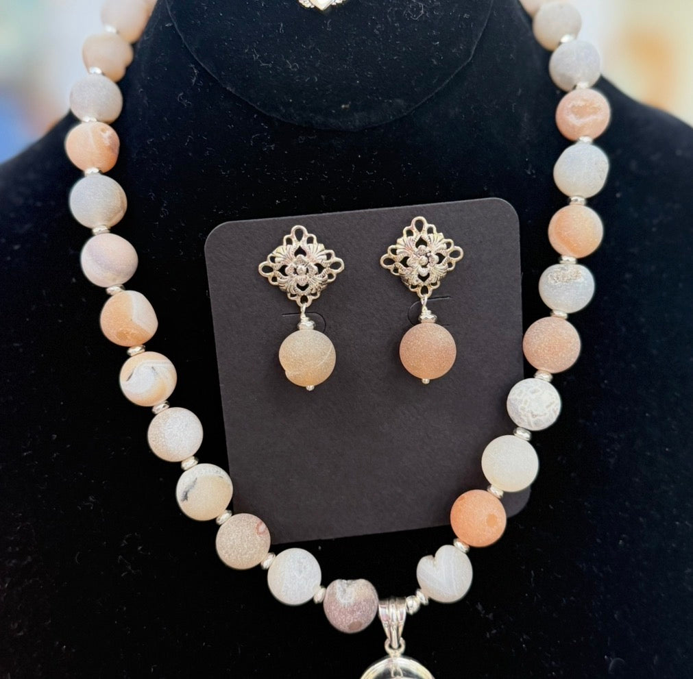 Druzy Agate on s/s Post (LJ596)