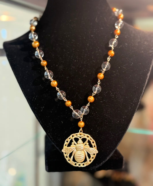 Clear Crystal w/ gold Pearls & Bee Pendant (LJ591)